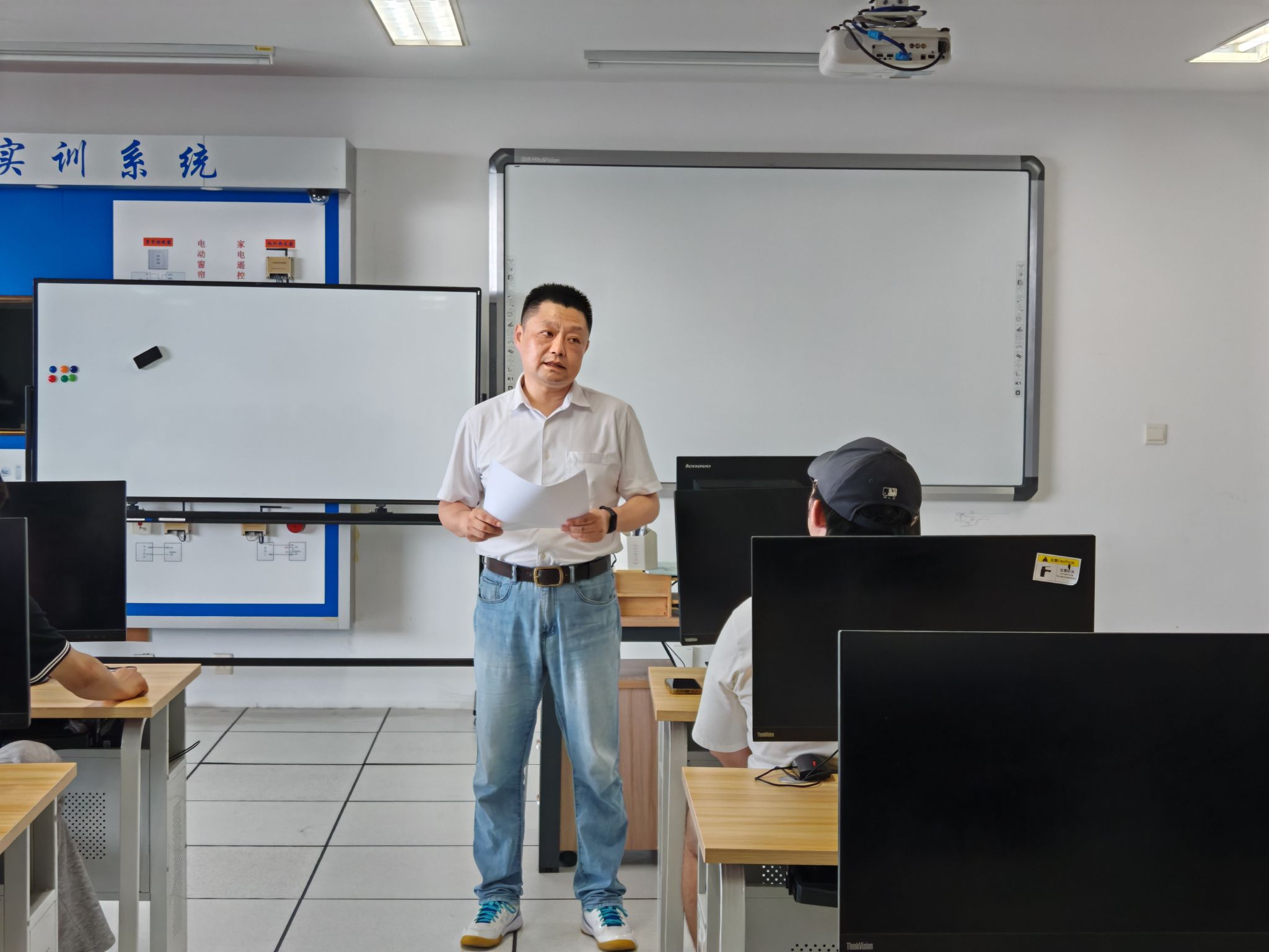 守护留校学子平安
